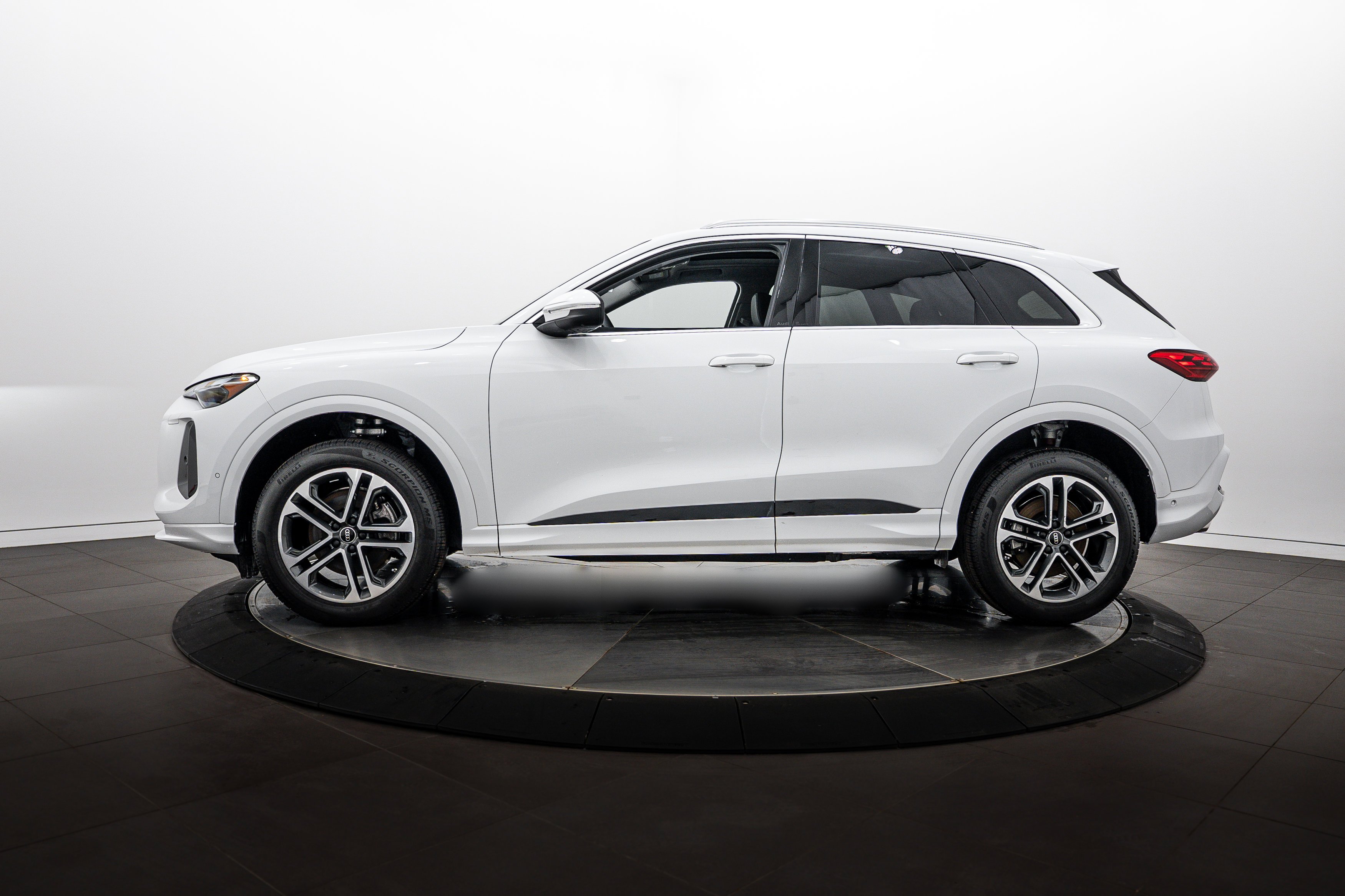 Used 2025 Arkona White Audi Premium image 6