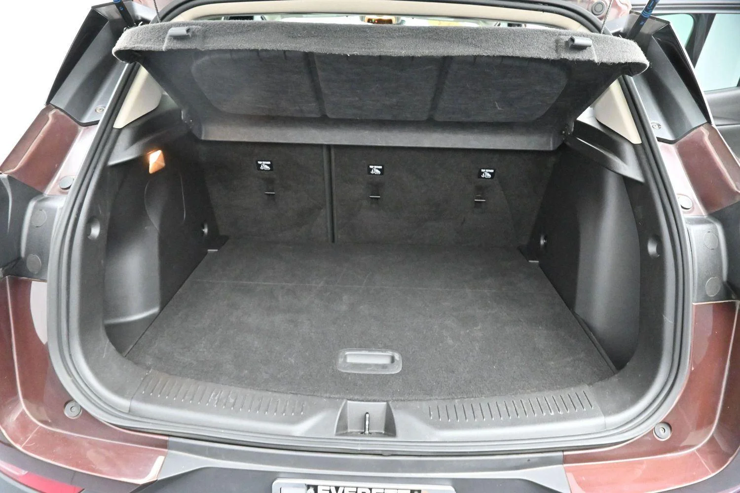 Used 2023 Rosewood Metallic Buick Preferred image 9