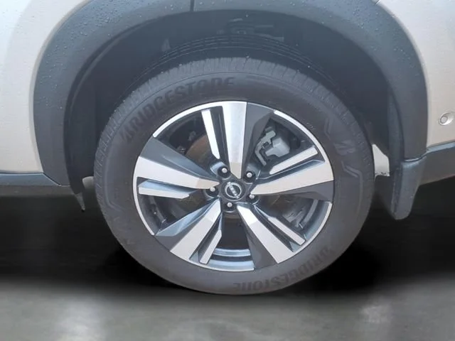 Used 2025 Silver Nissan SL Intelligent AWD image 29