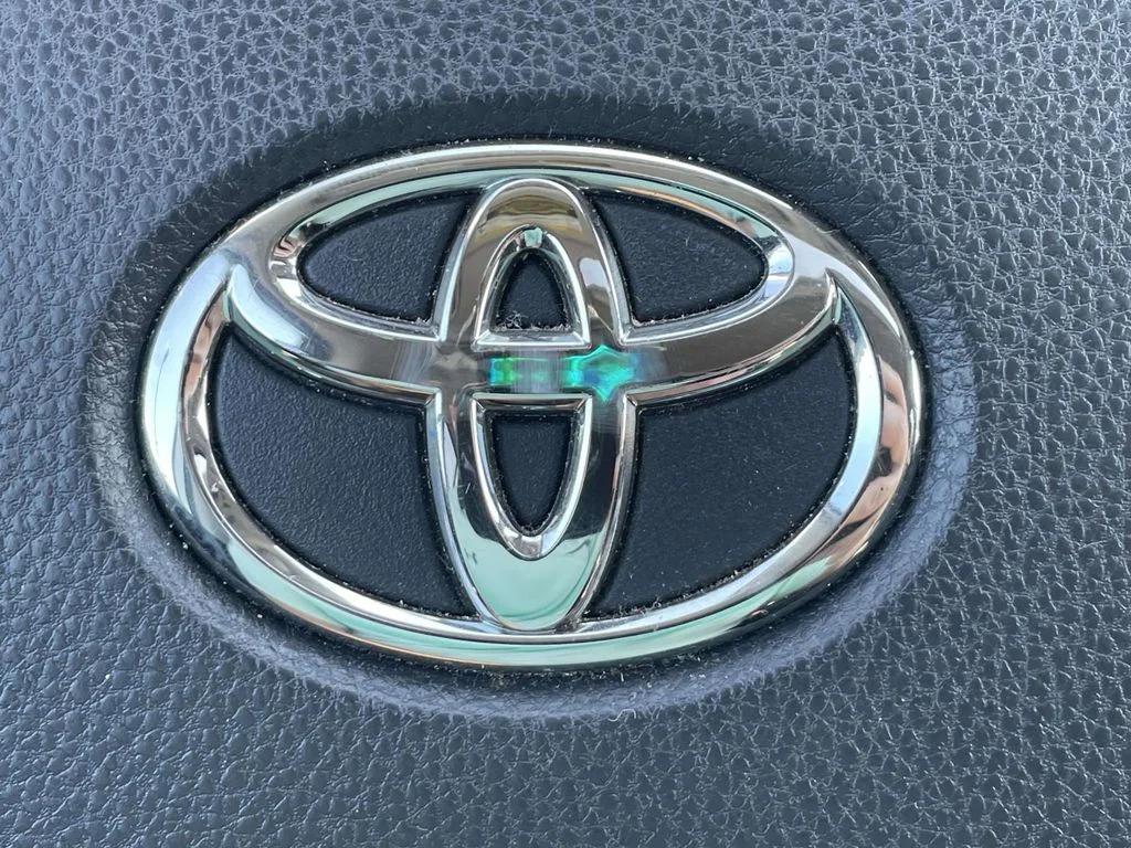 Used 2019  Toyota XLE image 29