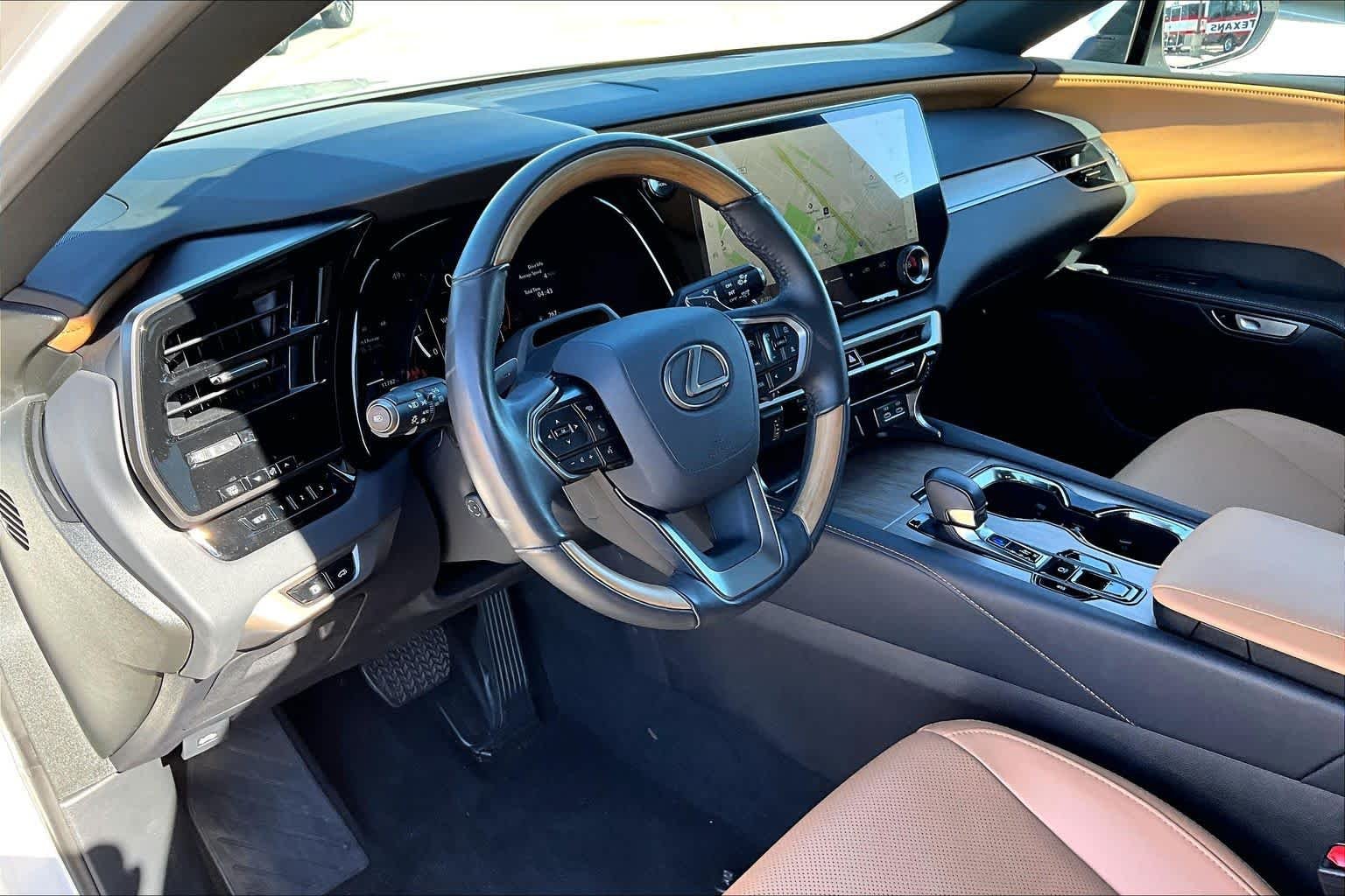 Used 2025 Eminent White Pearl Lexus Premium image 18
