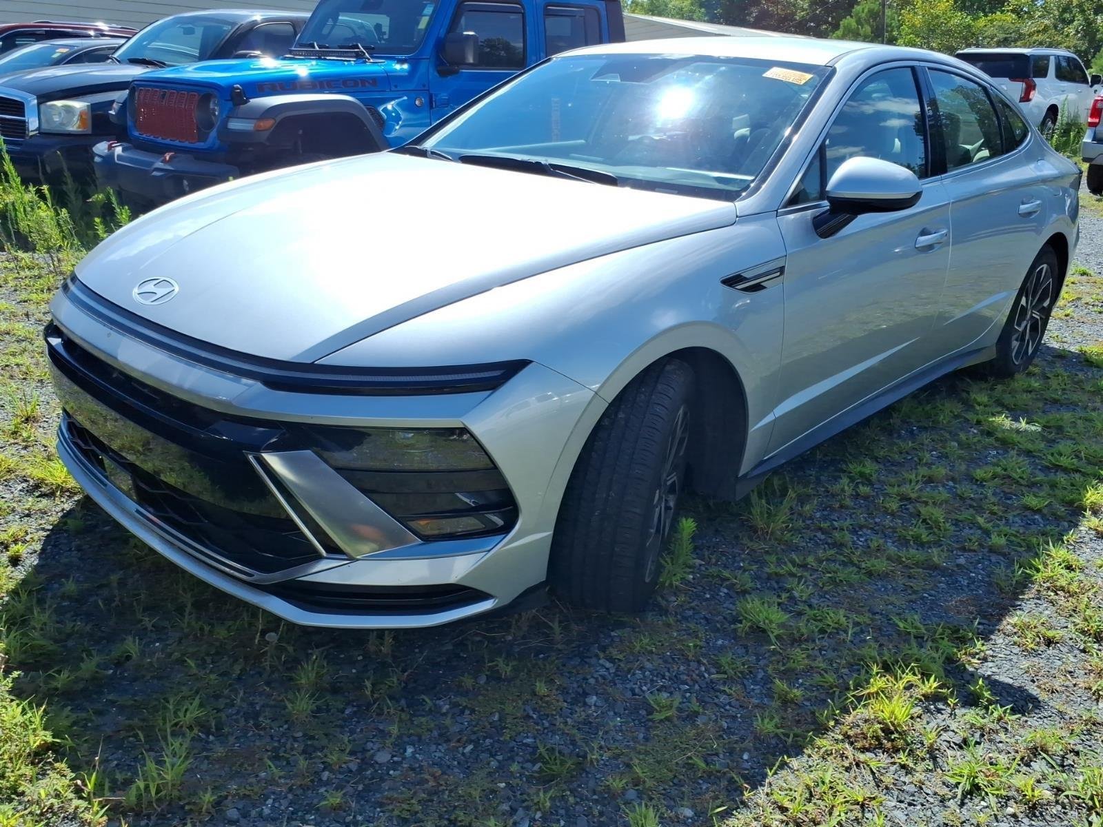 Used 2025 Aero Silver Hyundai SEL image 1