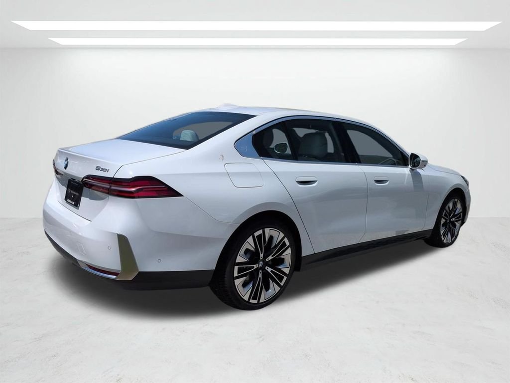 New 2027 Alpine White BMW 530i image 4