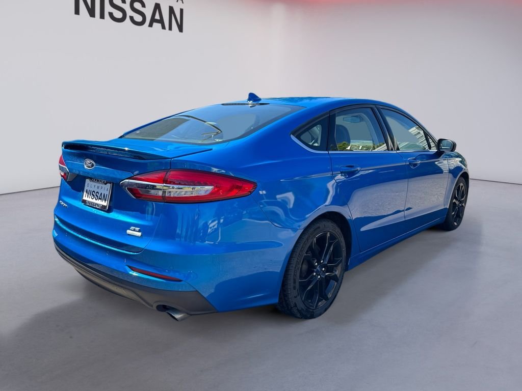 Used 2019 Blue Ford SE image 6