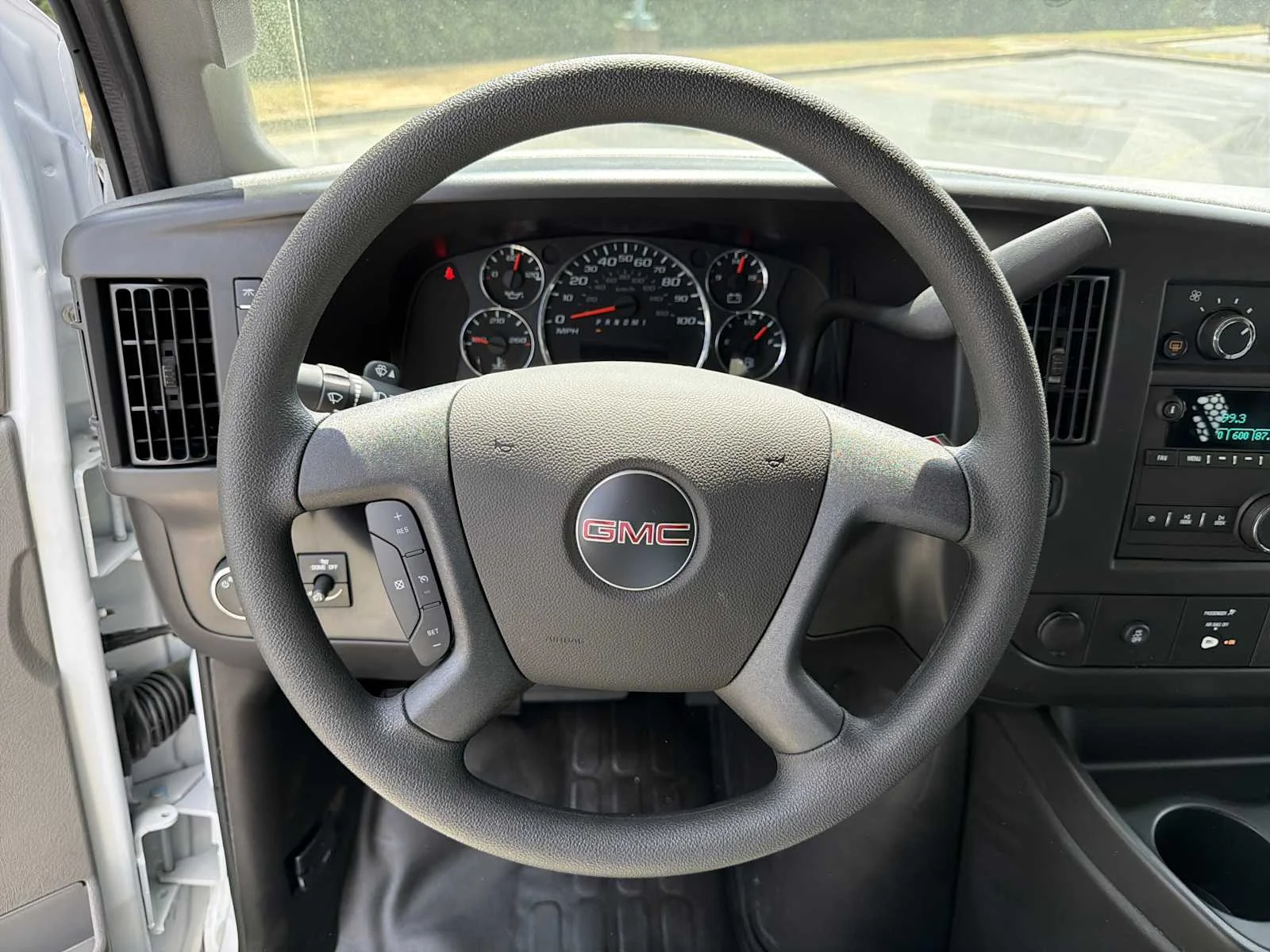 2025 GMC Savana Cargo Work Van - Photo 21