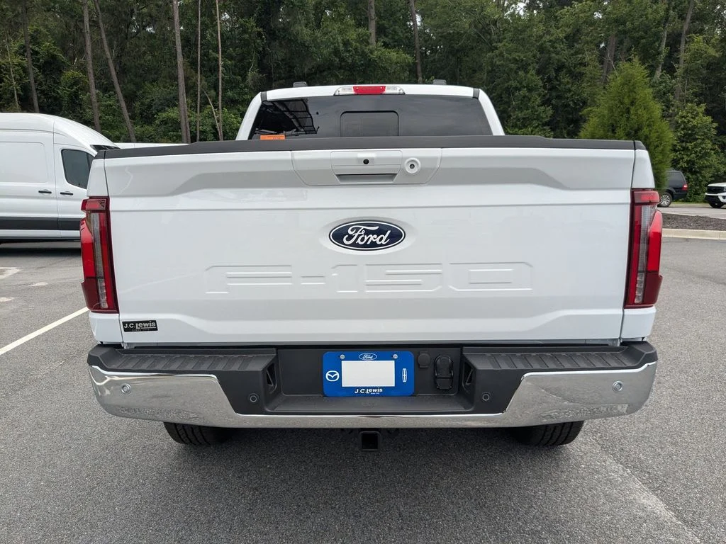 New 2026 Oxford White Ford Lariat image 5