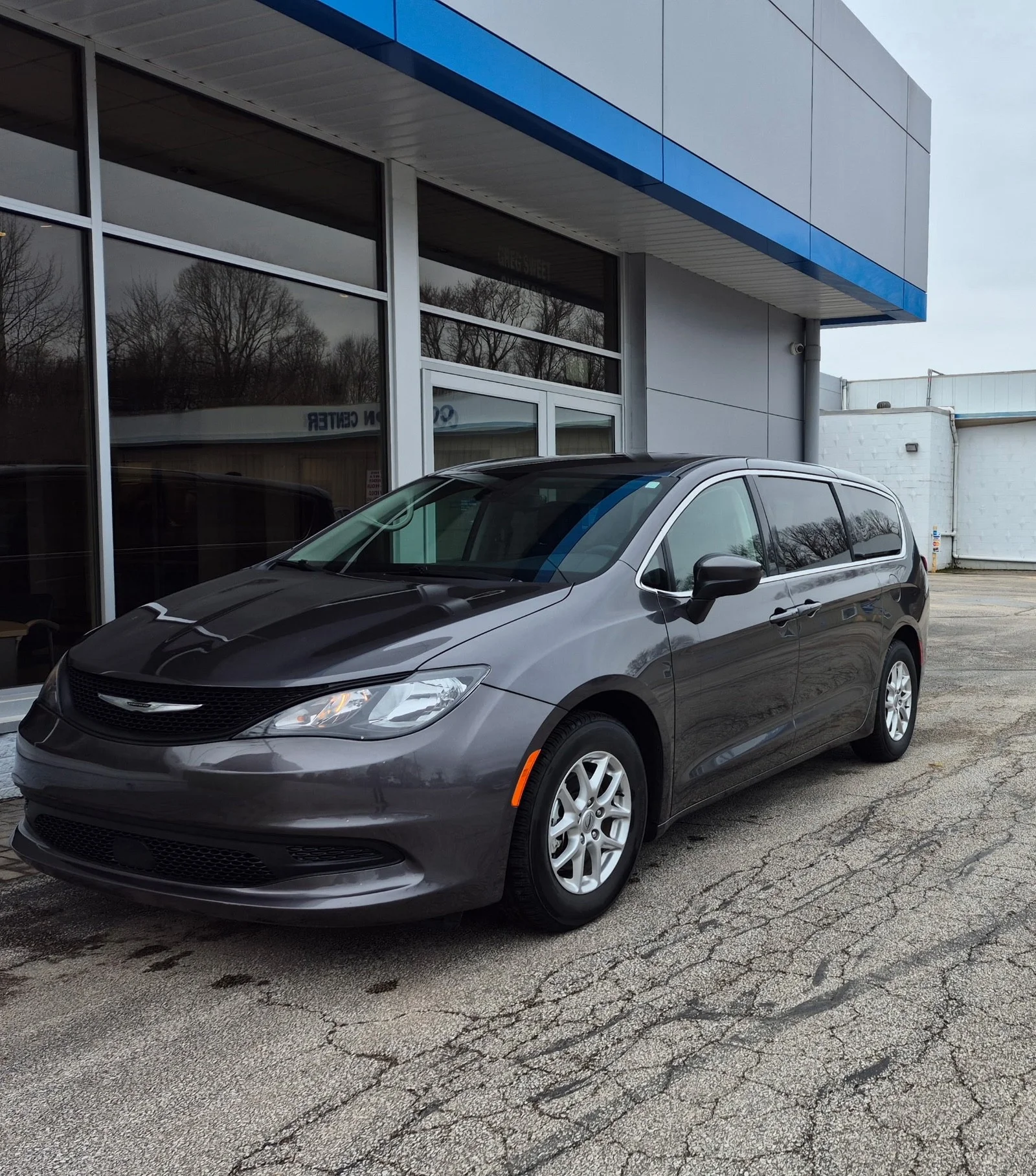 2023 Chrysler Voyager LX's photo