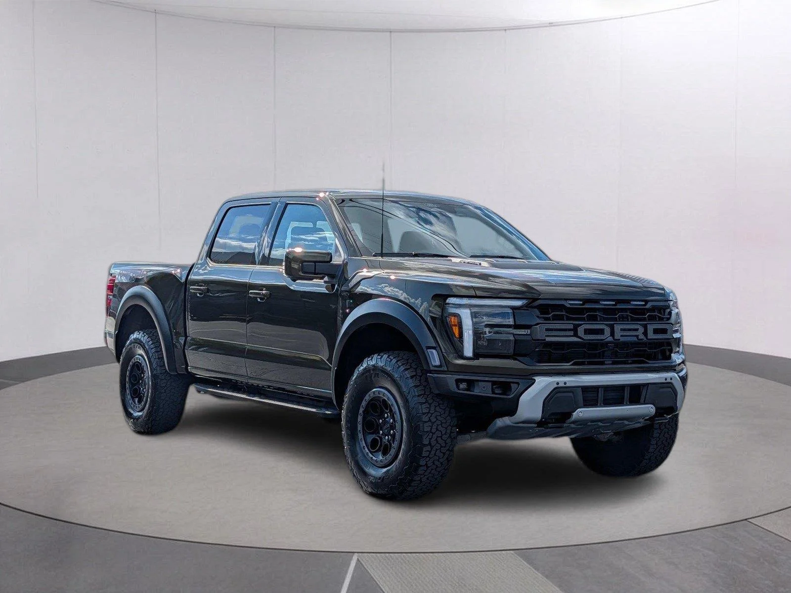 Used 2025 Shelter Green Ford Raptor image 8