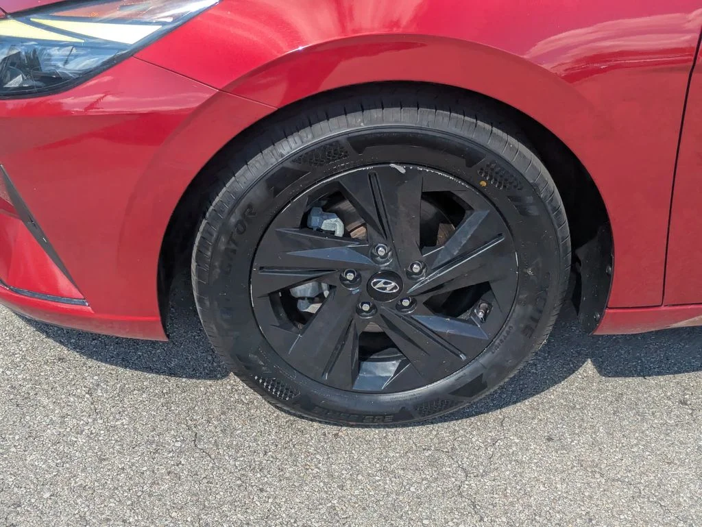 Used 2023 Red Hyundai SEL image 11