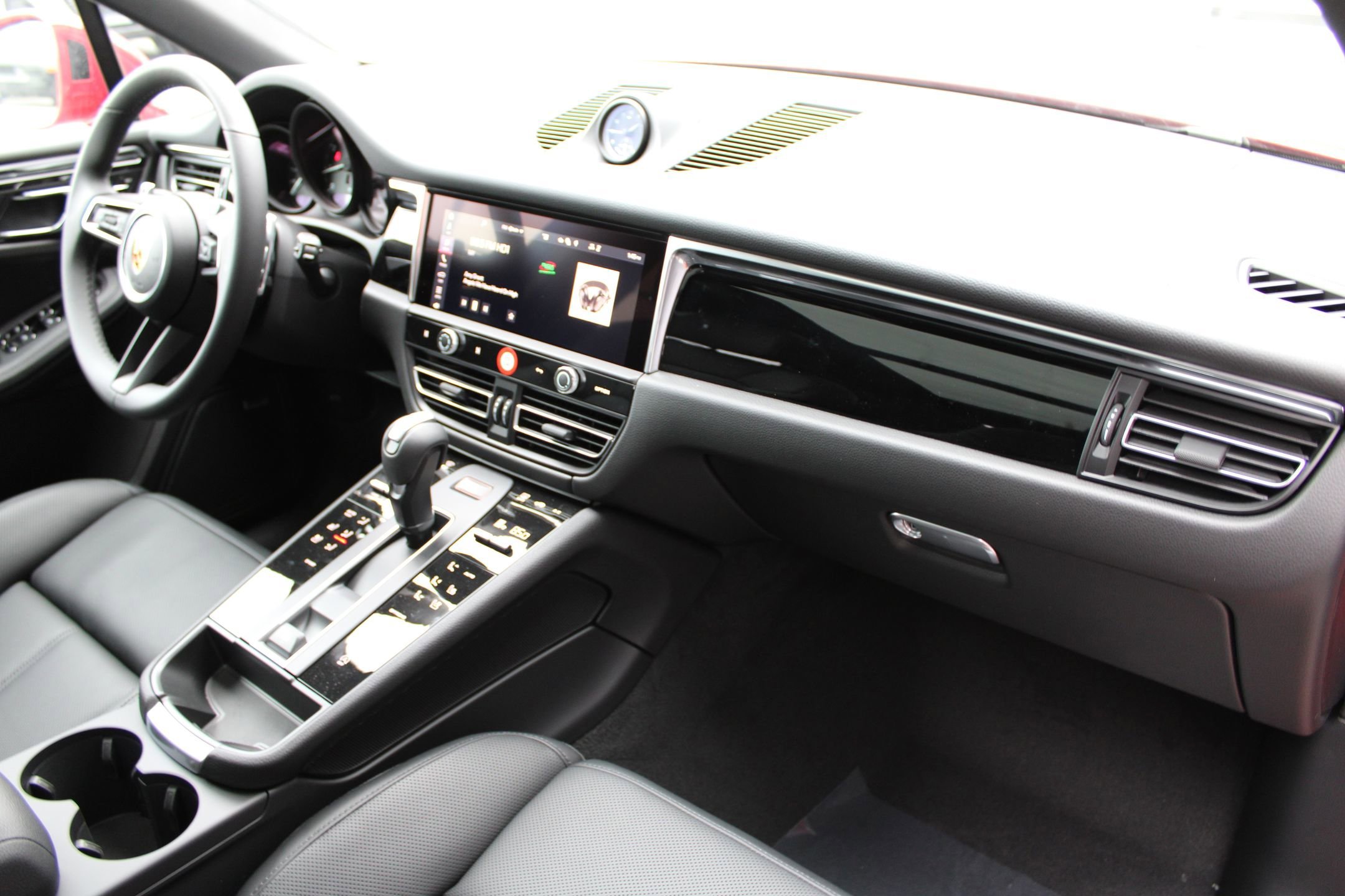 2026 Porsche Macan - Photo 26