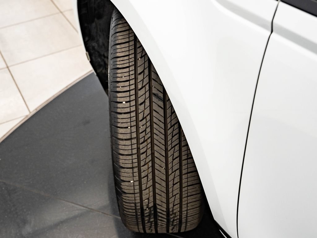 Used 2022 Fuji White Land Rover SE image 47