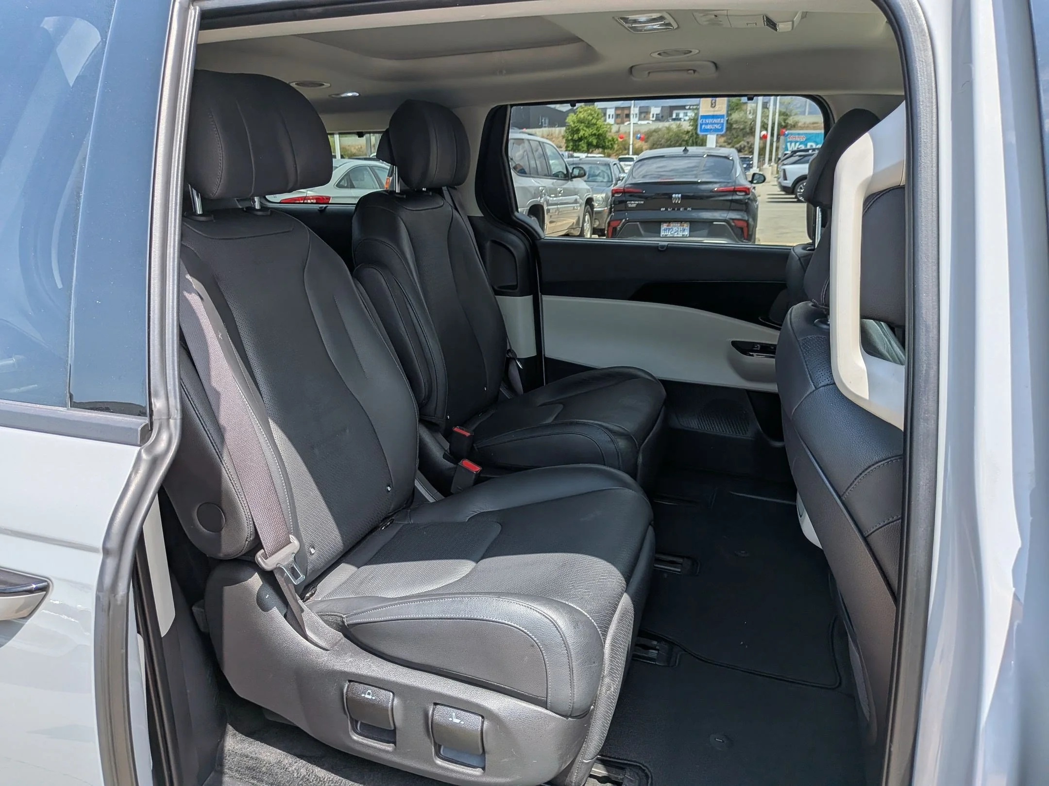 Used 2024 Ceramic Silver Kia SX Prestige image 27
