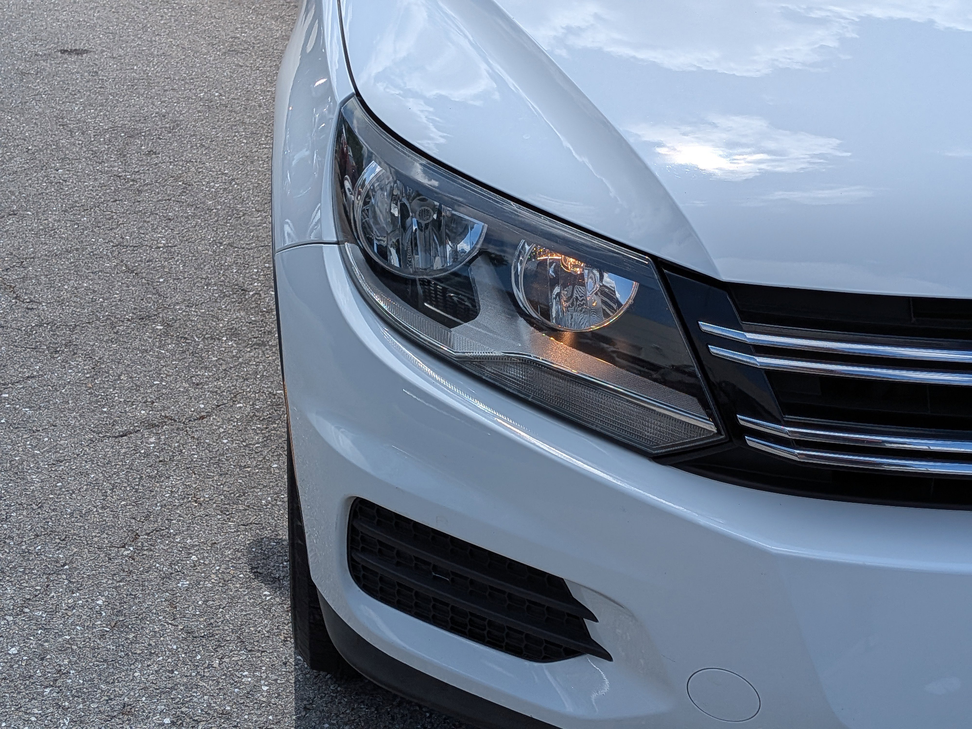 Used 2015 Pure White Volkswagen S image 10