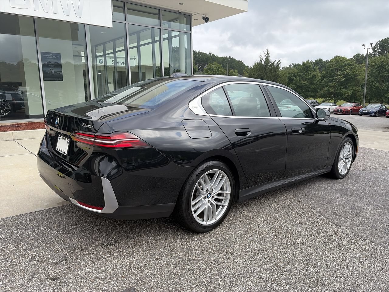Used 2025 Black Sapphire Metallic BMW 530i image 8