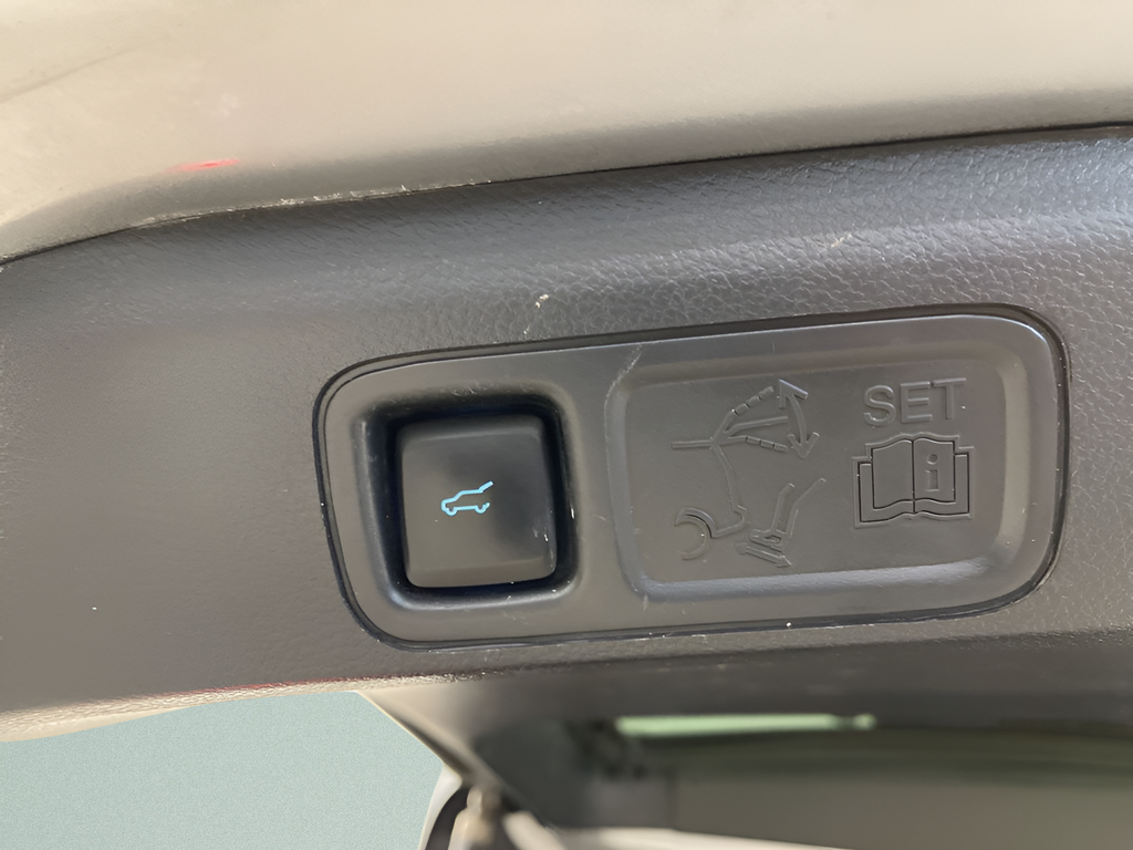 Used 2024 Silver Metallic Ford XLT image 35