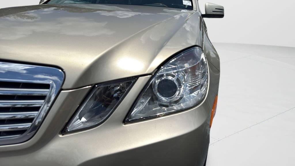 Used 2010  Mercedes-Benz E 350 image 25