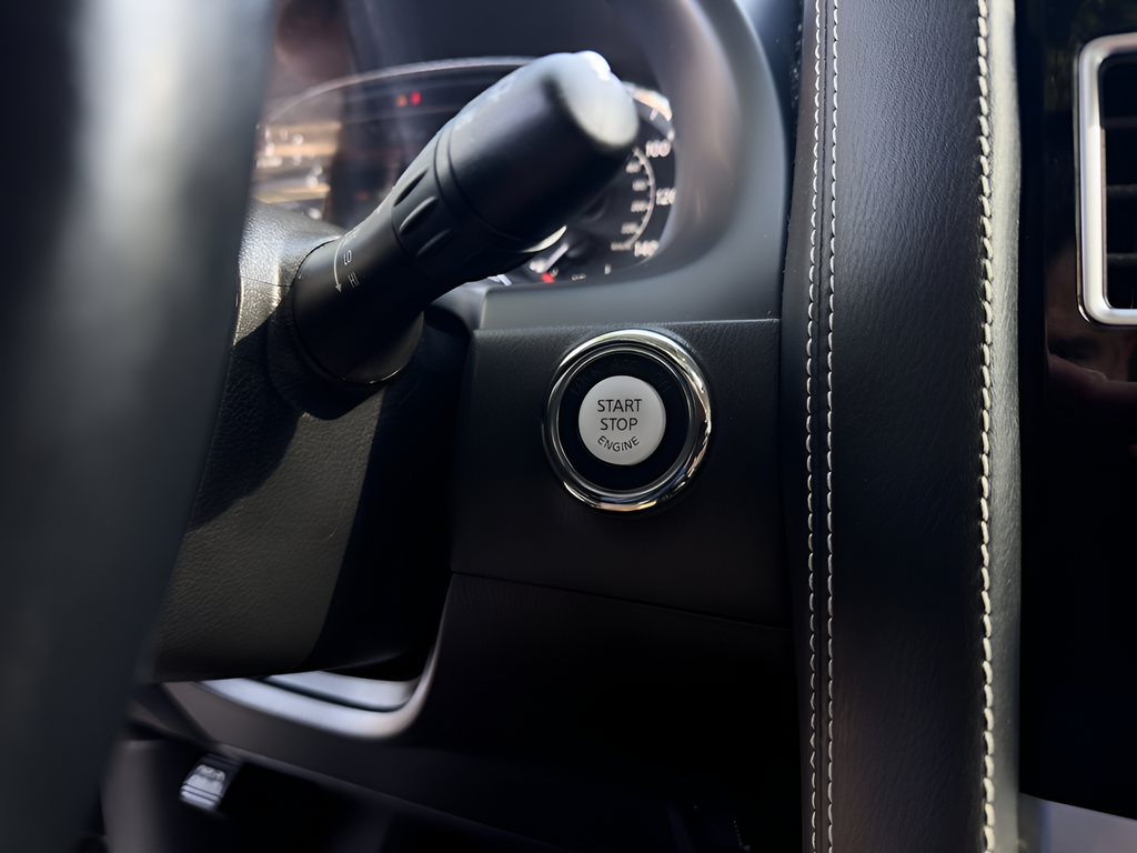 Used 2023 Black INFINITI Premium Select image 17
