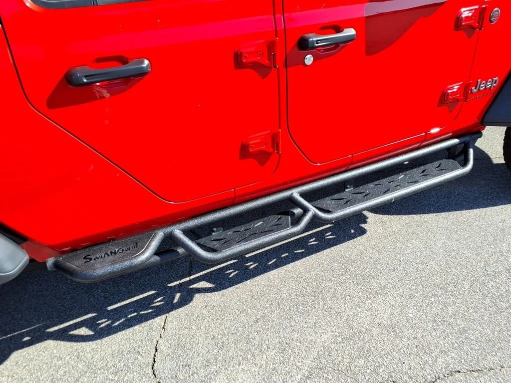 Used 2025 Red Jeep Rubicon image 6