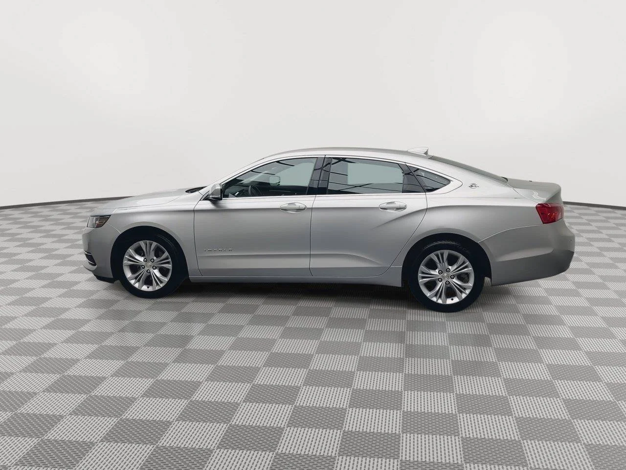 Used 2015 SILVER ICE METALLIC Chevrolet LT image 31