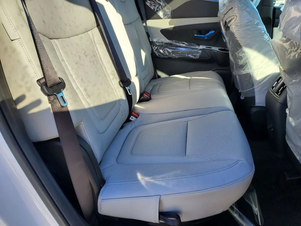 Used 2025 White Hyundai Limited image 9