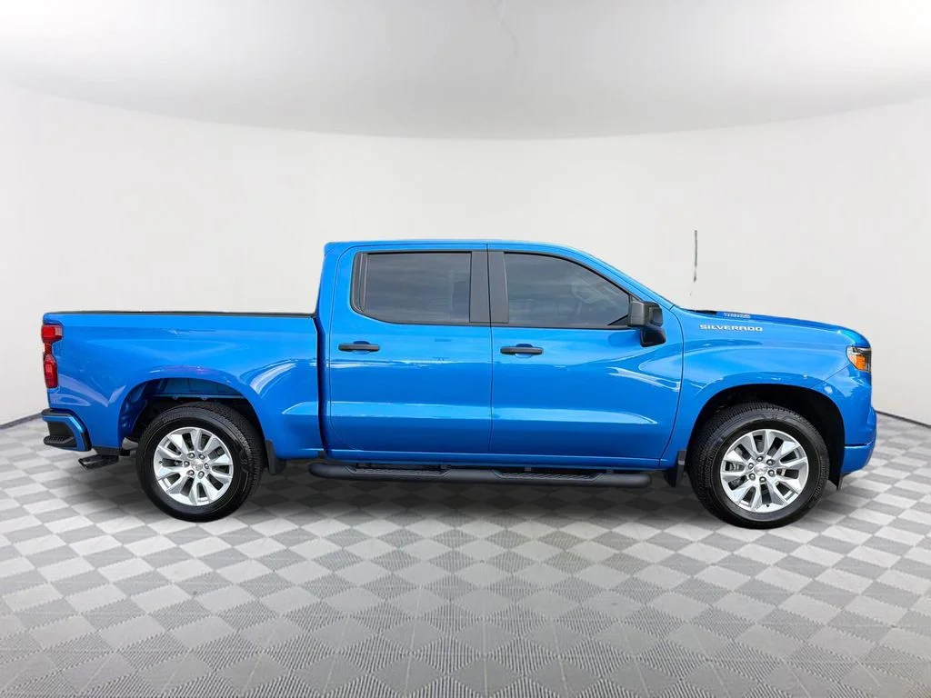 Used 2025 Blue Chevrolet Custom image 4