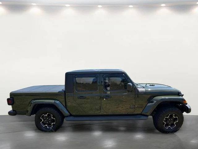 Used 2022 Green Jeep Sport image 11