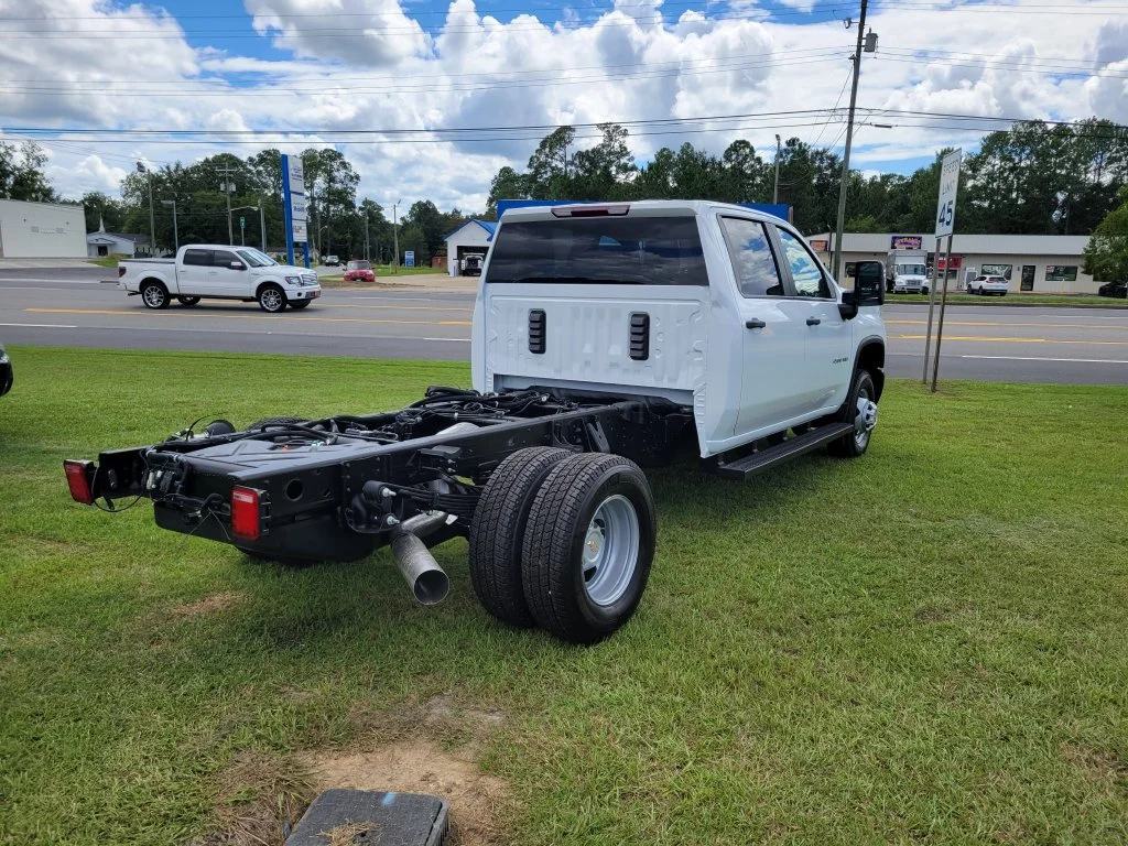 New 2026 Summit White Chevrolet Work Truck image 6