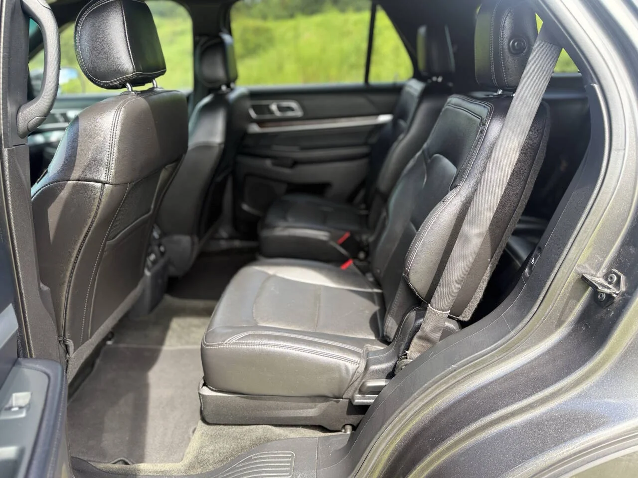 Used 2016 Gray Ford Limited 4dr SUV image 22