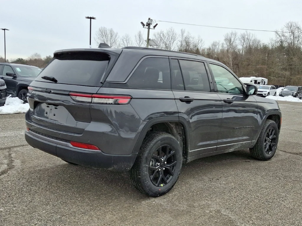 New 2026 Baltic Gray Metallic Clear-Coat Exterior Paint Jeep Laredo Altitude image 8