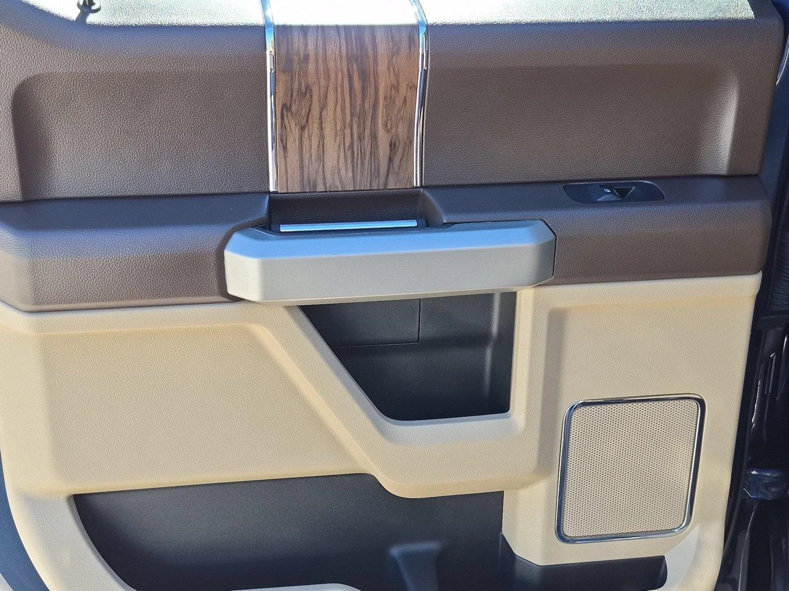 Used 2018 Blue Jeans Metallic Ford LARIAT image 30