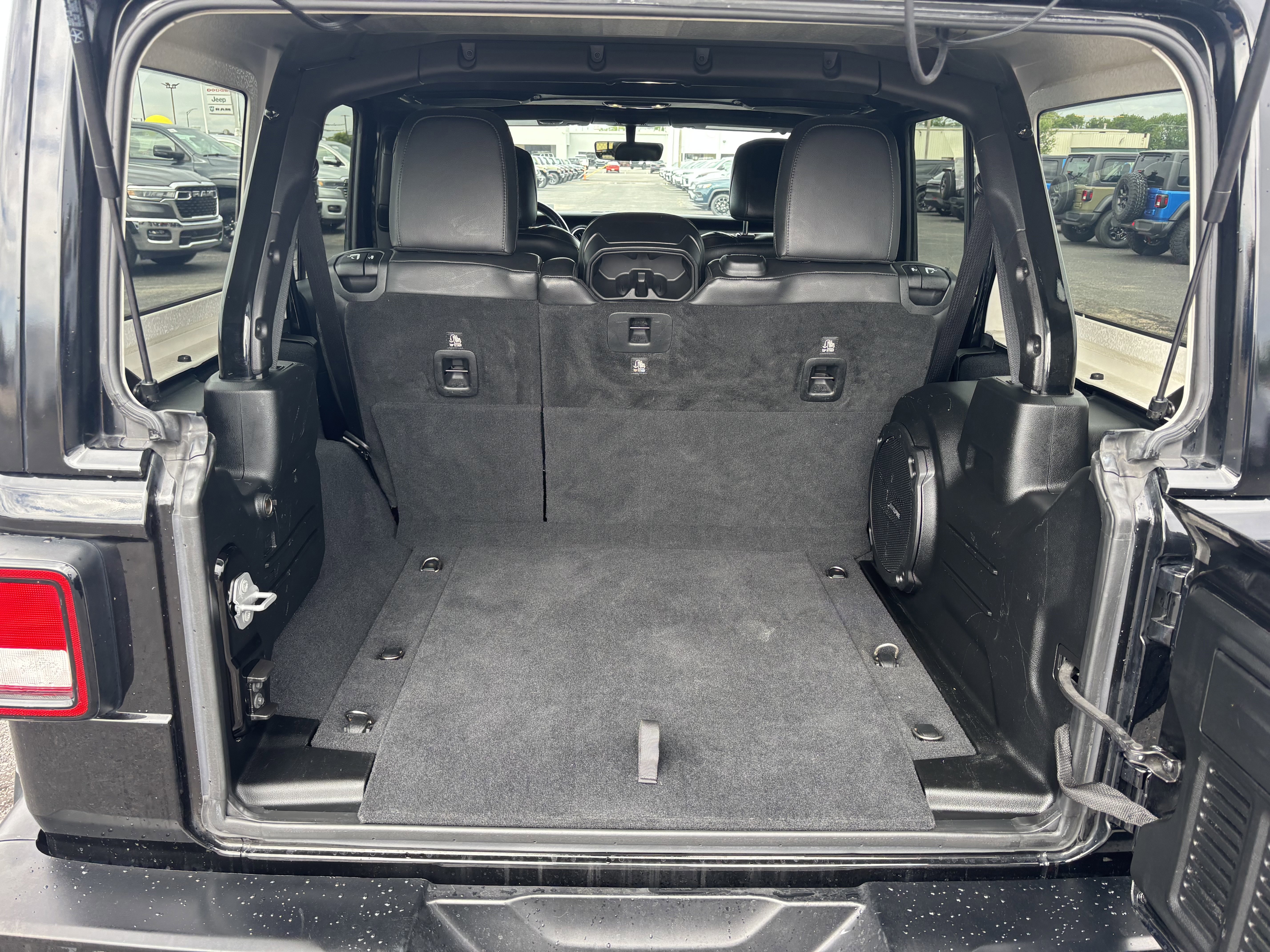 Used 2019 Black Clearcoat Jeep Sahara image 24