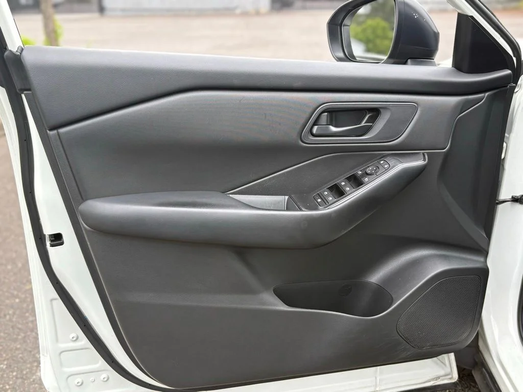 Used 2024 White Nissan S image 9