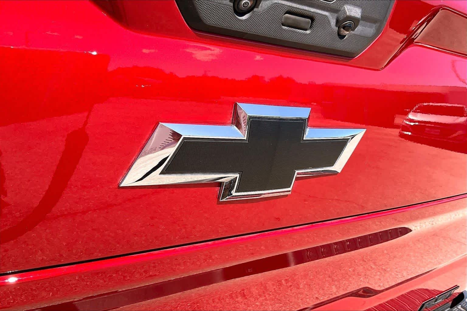 Used 2025 Radiant Red Tintcoat Chevrolet RST image 30