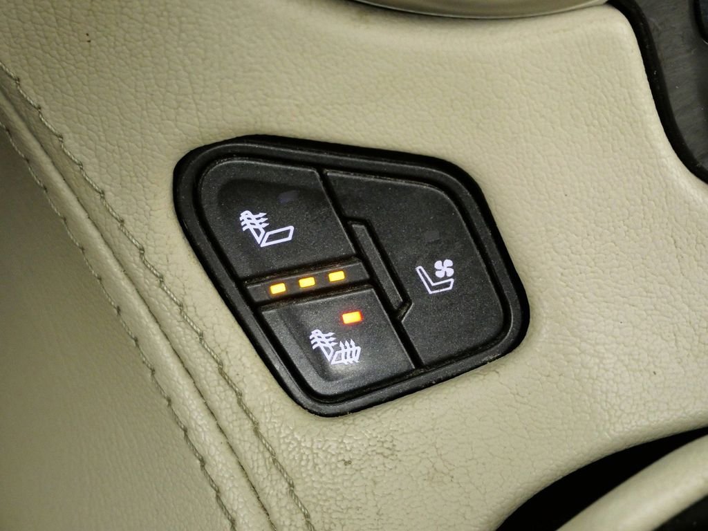 Used 2018 White GMC Denali image 46
