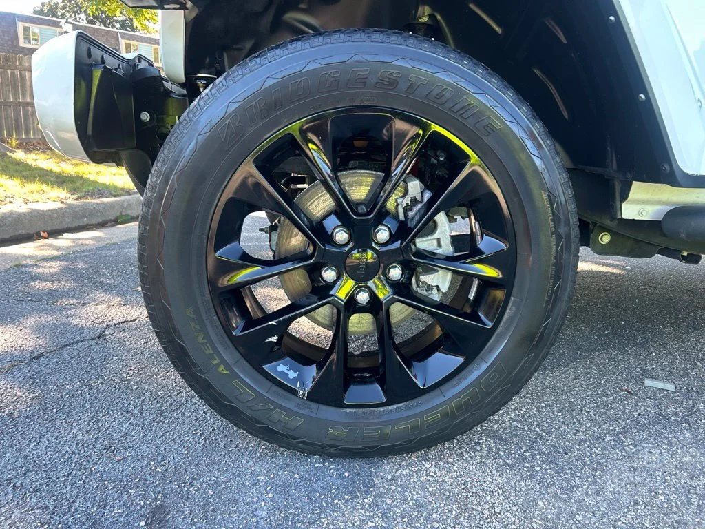Used 2022 White Jeep Overland image 11