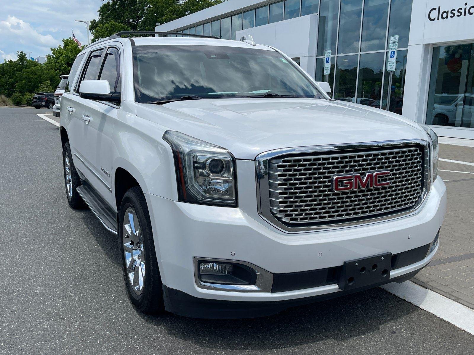 Used 2017 White Frost Tricoat GMC Denali image 7