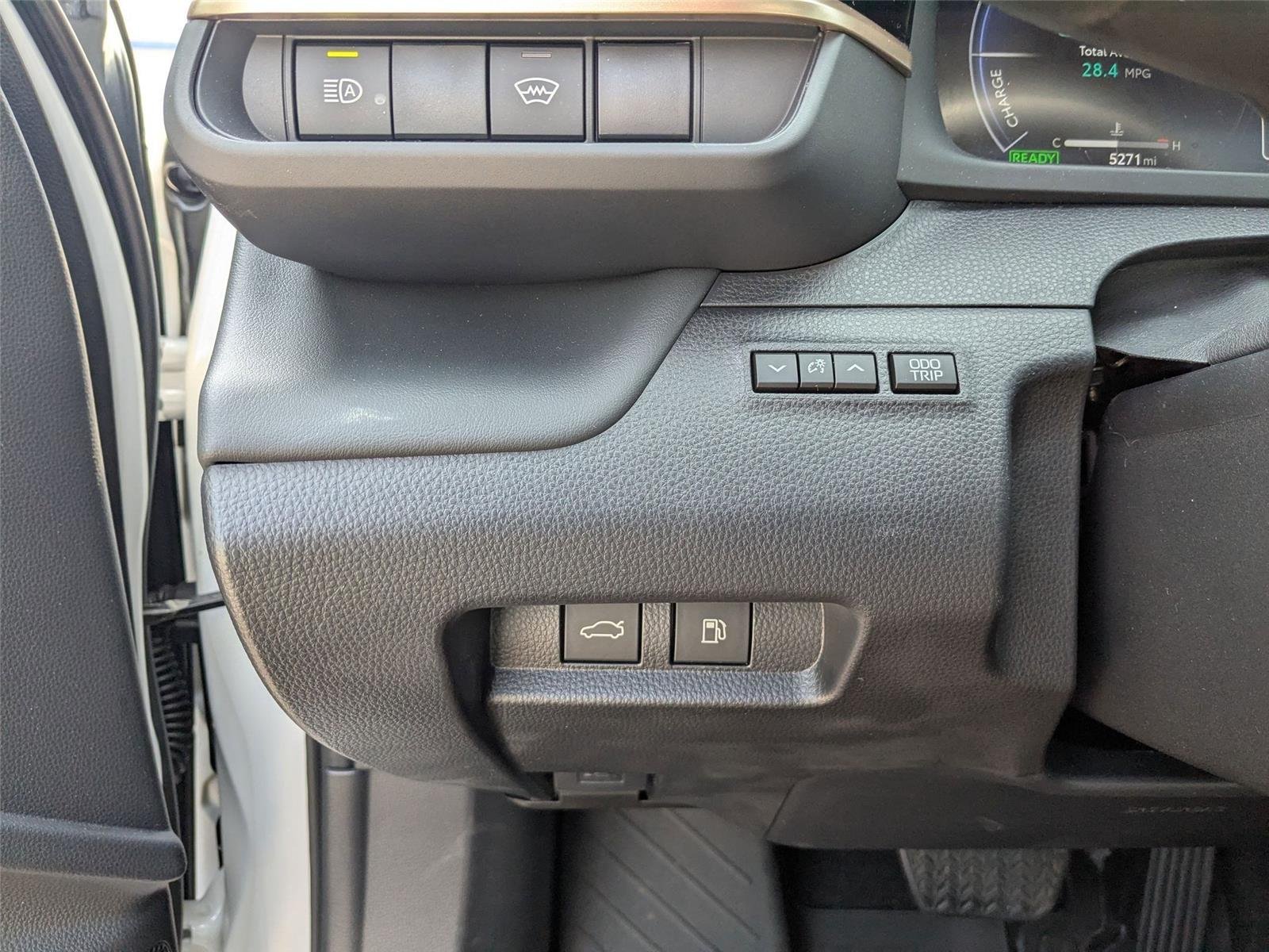 Used 2025 Oxygen White Toyota Platinum image 16
