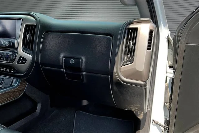 Used 2018 WHITE FROST TRICOAT GMC Denali image 27