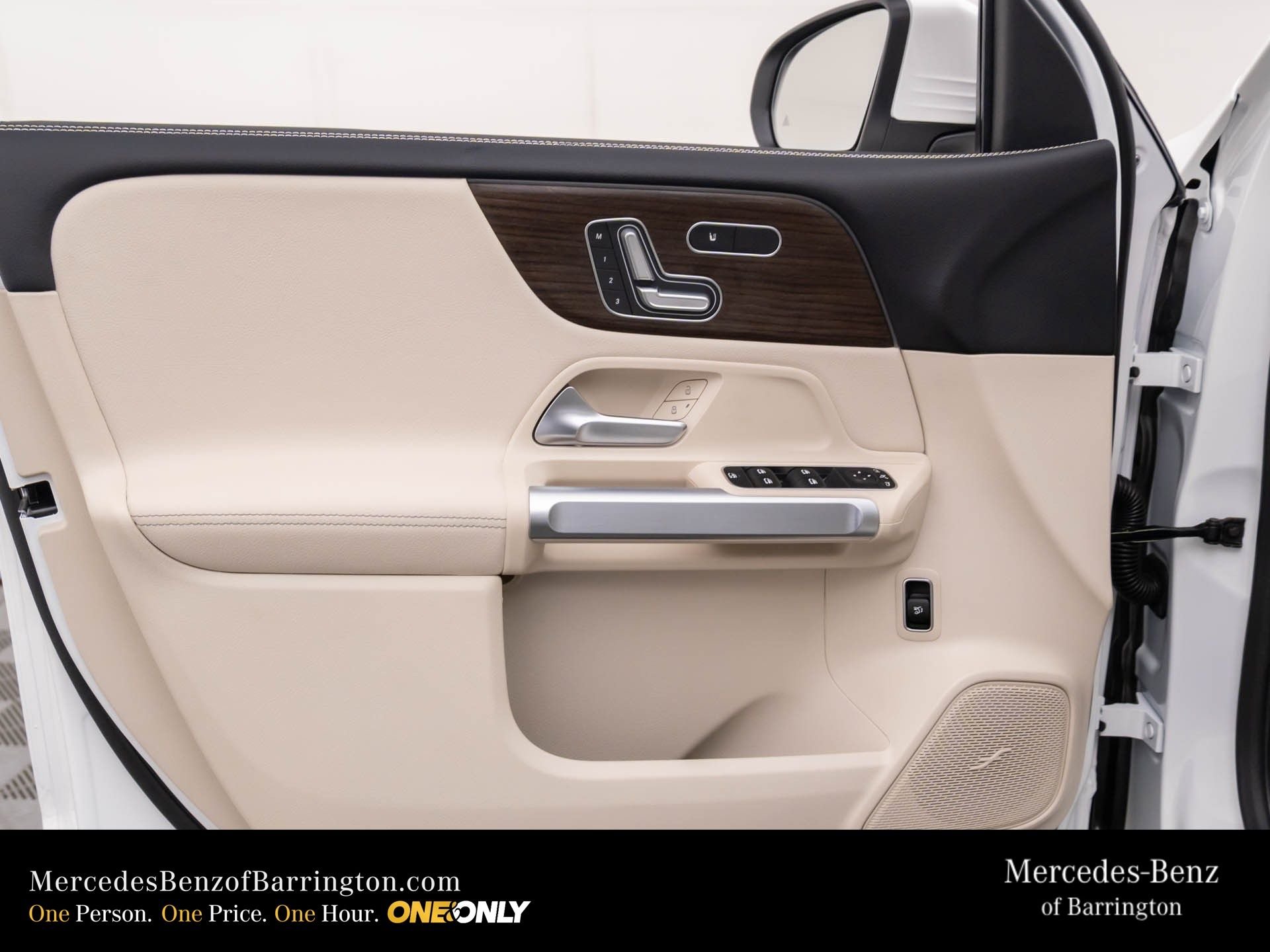 New 2026 Polar White Mercedes-Benz GLB 250 image 15