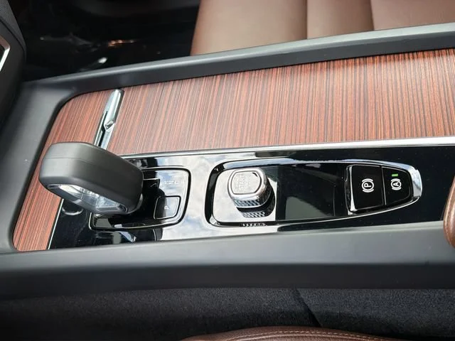 Used 2023  Volvo Plus Bright Theme image 24