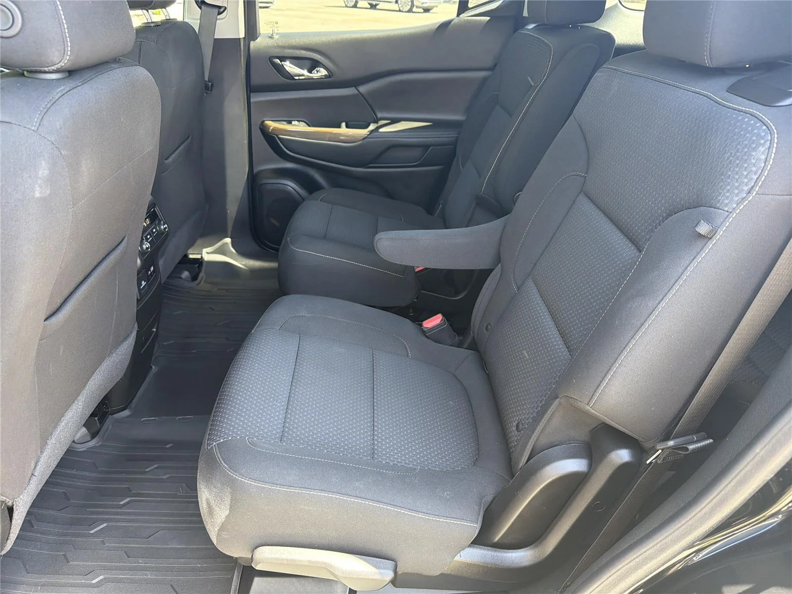 Used 2023 Ebony Twilight Metallic GMC SLE image 23