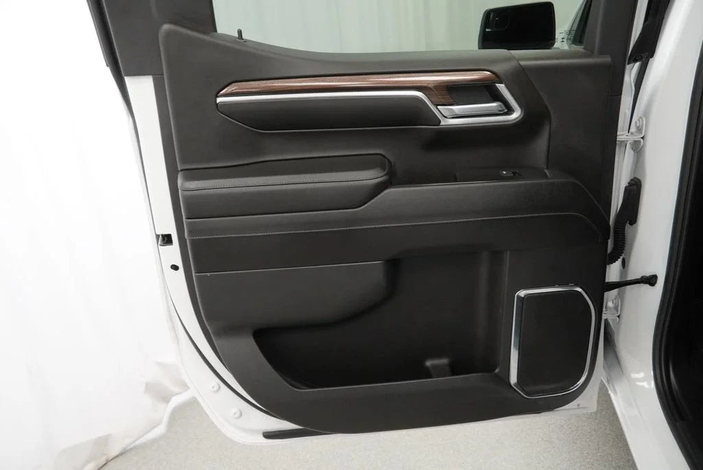 Used 2024 Summit White Chevrolet LT (2FL) image 25