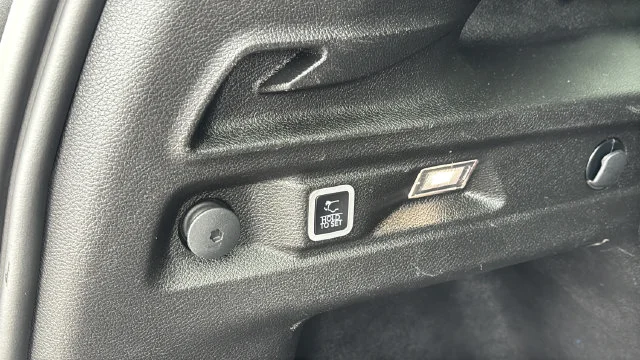 Used 2023 Gray Jeep Altitude image 35