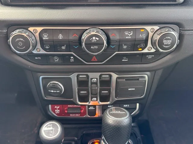 Used 2025  Jeep Mojave image 21