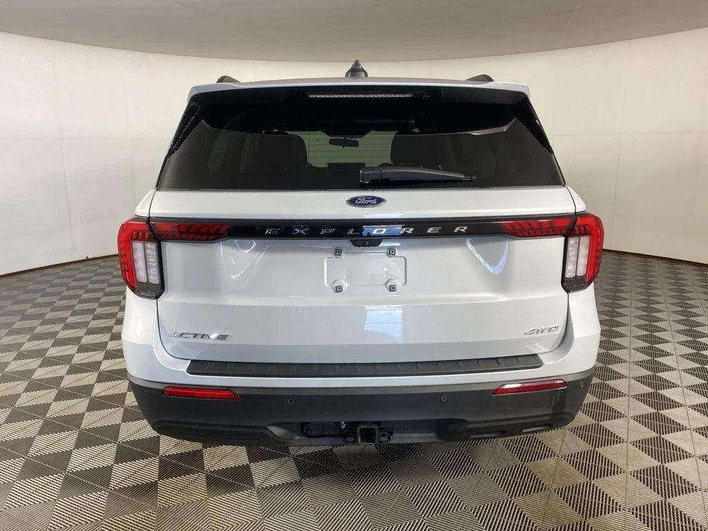 Used 2026 Star White Metallic Tri-Coat Ford Active image 8