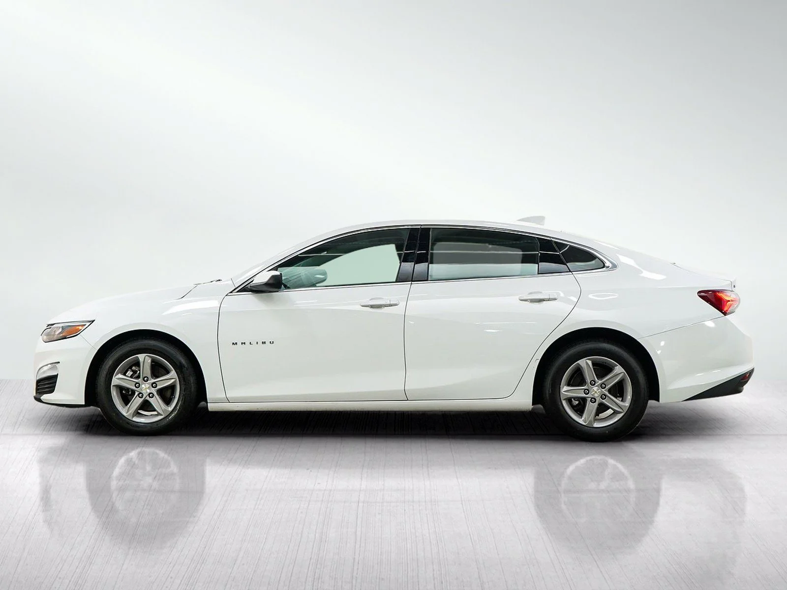Used 2022 Chevrolet Malibu 1LT with VIN 1G1ZD5ST4NF150884 for sale in Burnsville, Minnesota