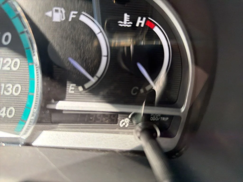 Used 2013 White Toyota XLE image 10