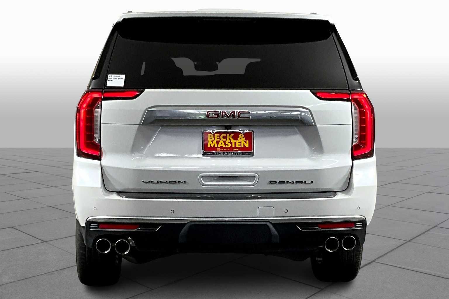 Used 2022 White Frost Tricoat GMC Denali image 5