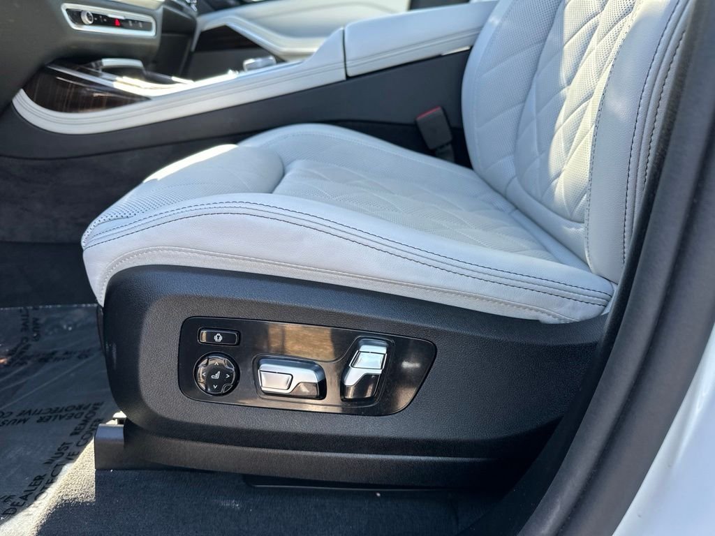 Used 2026 Mineral White Metallic BMW xDrive40i image 11