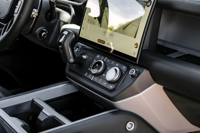 New 2026 Santorini Black Metallic Land Rover V8 image 29
